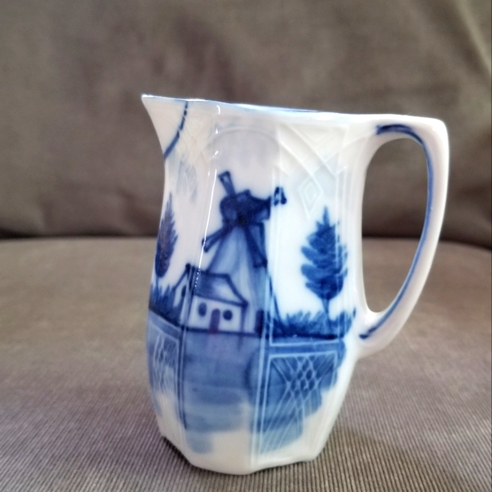 Vintage Estate Blue Delft Creamer 4694 Windmill/Tree Design